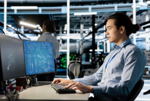Kỹ sư điện sử dụng CAD thiết kế hệ thống điện visa E7-1